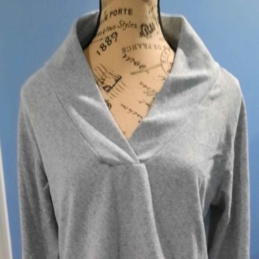 Grey scoop neck shirt